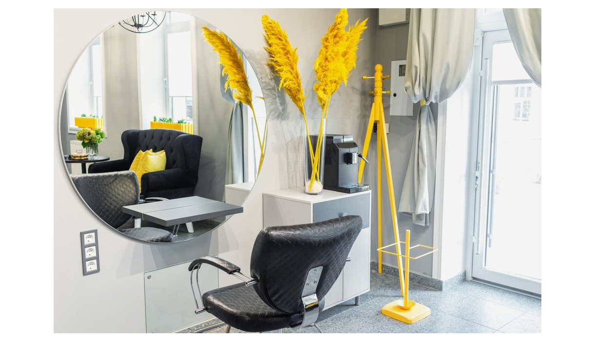 The Pros and Cons of Renting a Salon Suite