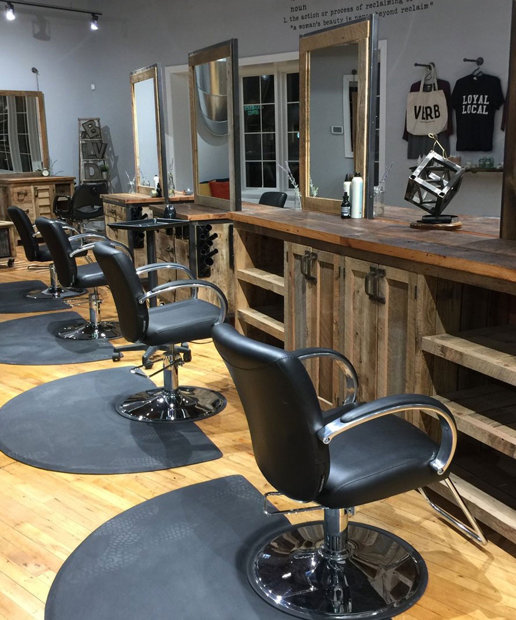 One chair salon 2025