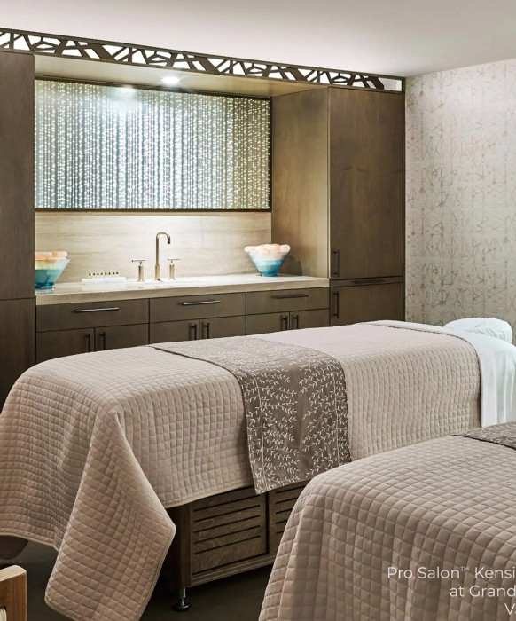Living Earth Crafts Pro Salon Kensington Studio Treatment Table