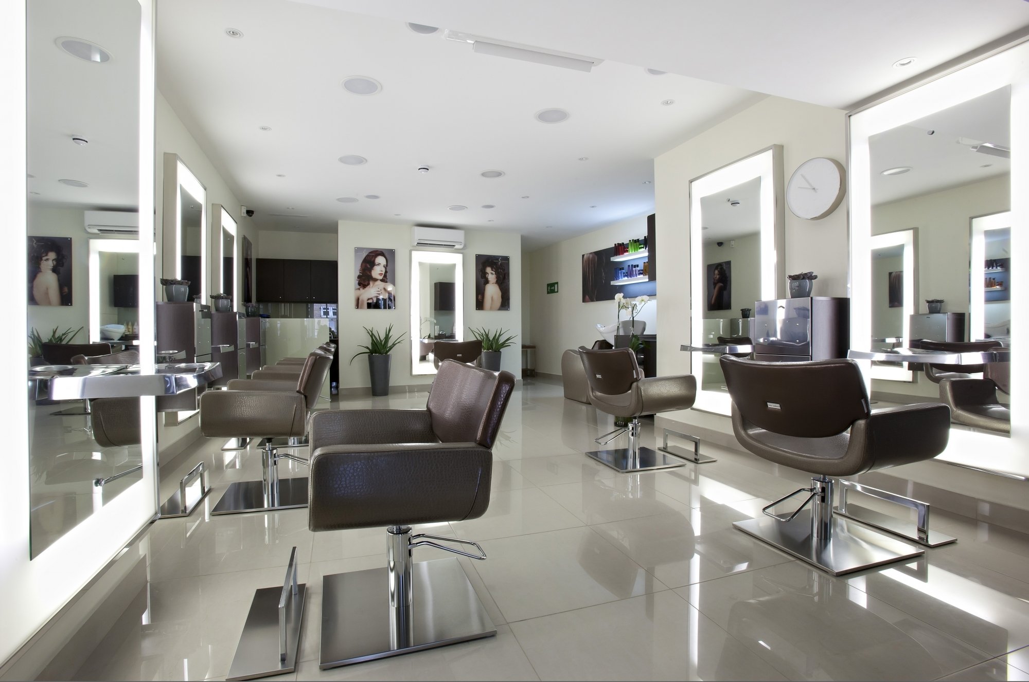 Small salon layout for multiple stylists, Smooth You Salon – London, England.